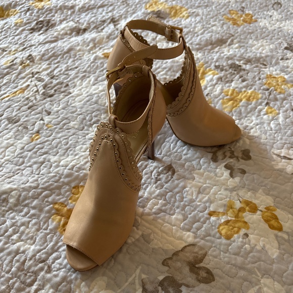 Women’s Michael Kors Tan Jessie Peep Toes Bootie Heels Shoes 8.5 - Picture 1 of 7